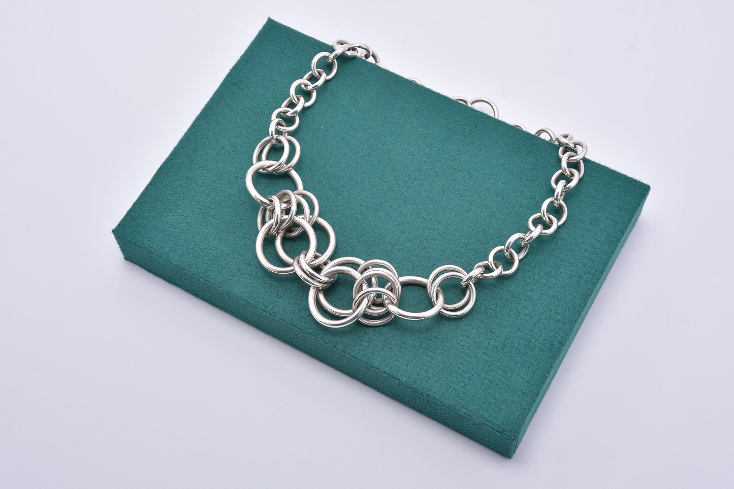 Circled link necklace