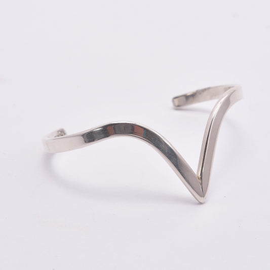 V shaped bracelet